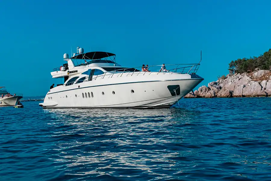 YACHT OBSIDIAN